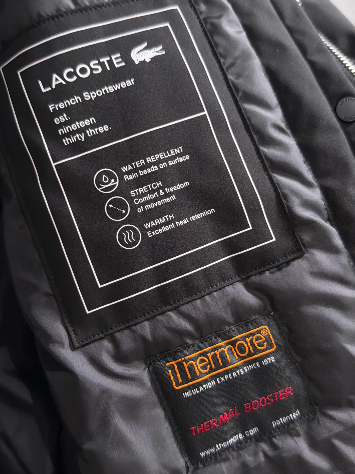 LACOSTE French crocodile Lacoste 2026 Newest Arrival windbreaker jacket. Customized dyed fabrics, overall casual and upscale. The fabric texture is relatively thin, very light, comfortable on the upper body, and suitable for autumn and winter wear. Simple lines, customized hardware zippers, elegant and concise style, lightweight and comfortable to wear, very urban luxury and low-key elegance, with a casual and lazy feeling, the upper body effect is very good, quite wide and stylish, natural drape, simple and elegant! Top luxury Classic The style item is gentle and high-end, quiet but full of power. It perfectly conveys the brand's sense of trend and recognition. The upper body is super cool and stylish, and extremely luxurious. It shows your rank, strength and taste from all aspects! The overall grade is even more obvious. The upper body is comfortable and unconstrained, with a casual and loose effect. Size:48-56